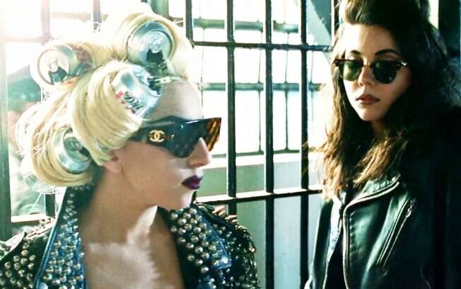 Lady Gaga dividiu a cena com a irmã Natalie Germanotta, de 18 anos, no clipe de 'Telephone'