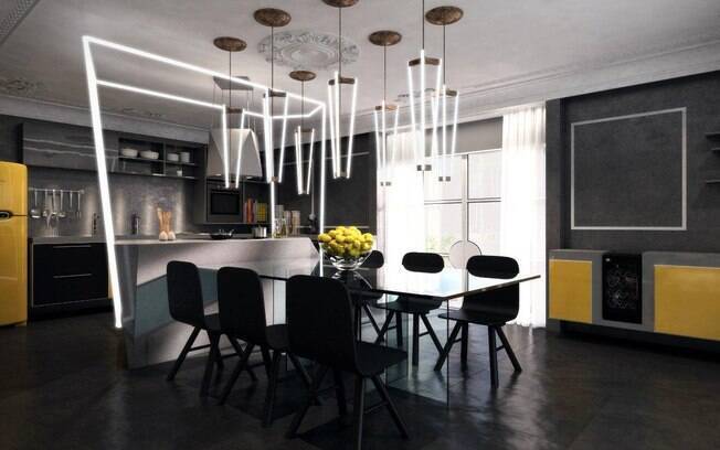 O arquiteto Léo Shehtman criou o ‘Loft One’ para a mostra. O ambiente de 110 m² recebeu uma mistura de estilos. Na cozinha, o destaque é a iluminação led