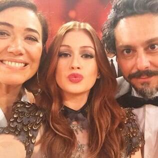 Marina Ruy Barbosa faz selfie com Lilia Cabral e Alexandre Nero
