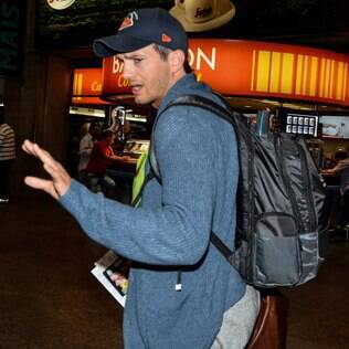 Ashton Kutcher no aeroporto de Guarulhos