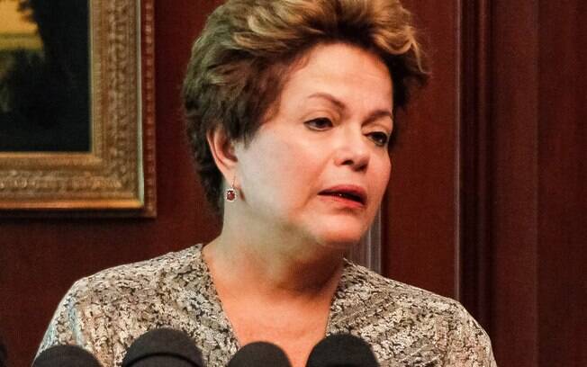 Presidenta Dilma Rousseff se emociona em pronunciamento sobre incêndio em boate em Santa Maria