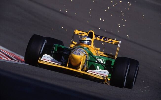 Em 1992, o alemão conquistou sua primeira vitória na categoria com a Benetton na Bélgica. Foto: Getty Images