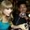 Atenciosa, Taylor Swift tirou fotos e conversou com alguns fãs. Foto: AgNews/Foto Rio News