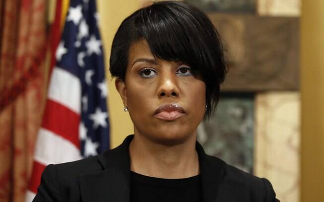 Stephanie Rawlings-Blake, prefeita de Baltimore usou conta do Twitter para comunicar decisão