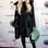 De olho nas tendências, a atriz Lindsay Lohan usou legging preta com botas cuissardes, blusa compridinha com mangas com spikes, colete de pelo e bolsa Prada verde. Foto: Getty Images