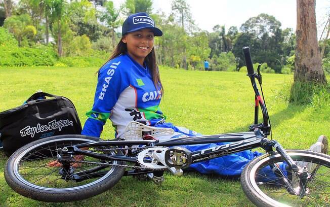 Julia Alves, de 17 anos, é promessa do BMX do Brasil e já começa a sonhar com Olimpíadas