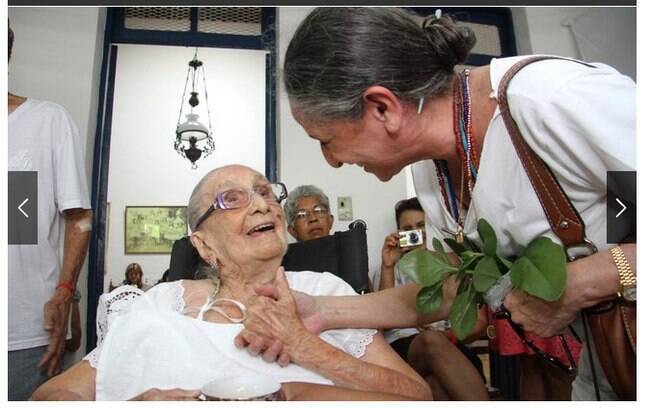 Dona Canô  - Mãe de oito filhos, entre eles os músicos Caetano Veloso e Maria Bethânia, ela morreu aos 105 anos, no dia de Natal de 2012, em casa . Foto: Resprodução