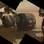 As três rodas do Curiosity podem ser vistas nesta combinação de duas imagens  tiradas de uma das câmeras do Curiosity. Foto: Nasa/JPL-Caltech