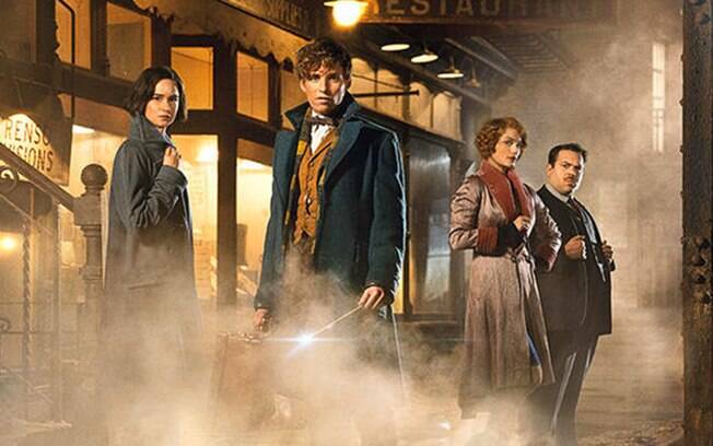 O filme é o primeiro roteirizado por J.K. Rowling e é dirigido por David Yates, de