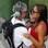 Kate, namorada de Simoncelli, é consolada ao saber da notícia. Foto: AP