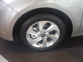 Rodas de aro 15 e pneus têm as mesmas medidas das versões com motor 1.6 flex