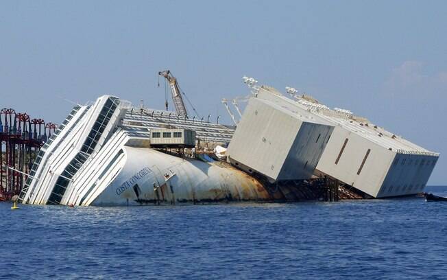 O Costa Concordia levou mais de dois anos para ser totalmente desmontado e retirado do local