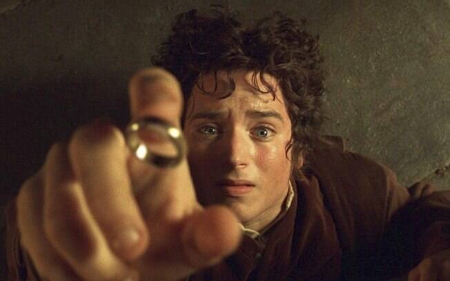 Frodo e seu anel. Acessórios ajudam a compor o visual, mas podem comprometer, diz consultora de moda