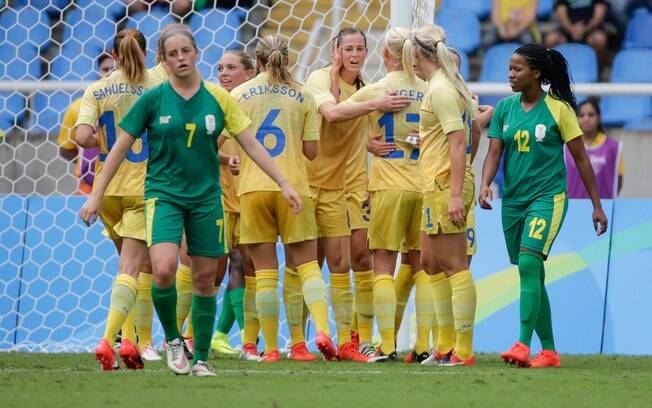 Suecas comemoram o gol da vitória sobre a África do Sul