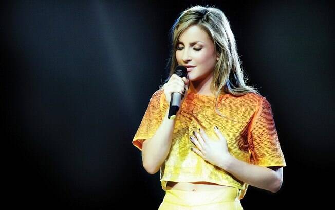 Claudia Leitte fará show no estúdio de casa