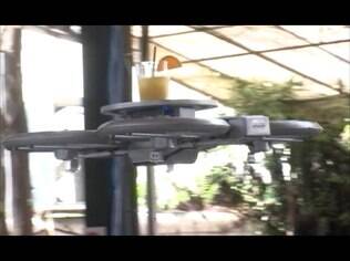 Drone substitui garçom em Cingapura