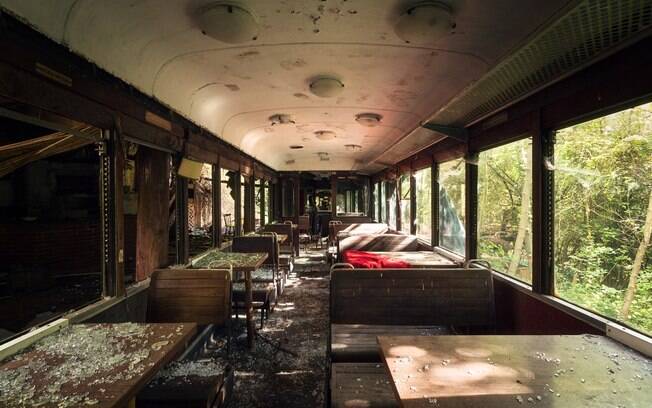Fotógrafo registra locais e residências abandonadas: vagão de trem