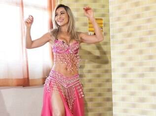 Sabrina Sato pronta para aprender a dança do ventre