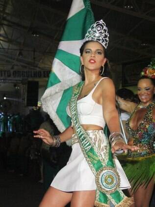 Mariana Rios é nova rainha de bateria da Mocidade