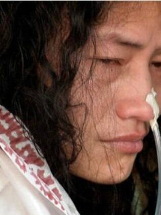 Irom Sharmila protesta contra uma lei que dá direitos excepcionais a forças armadas