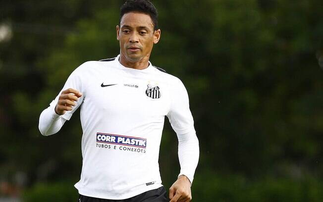 Ricardo Oliveira assinou contrato de risco, por quatro meses, com o Santos. A boa performance no Paulista chamou a atenção de outros clubes e arrasta as conversas por renovação. Foto: Ricardo Saibun/SantosFC