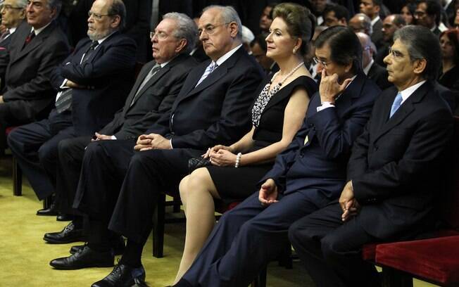 Ellen Gracie, primeira mulher a presidir o STF, acompanha cerimônia de posse de Barbosa ao lado de ex-ministros