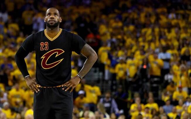 LeBron James foi eleito o MVP das finais LeBron James foi eleito o MVP das finais