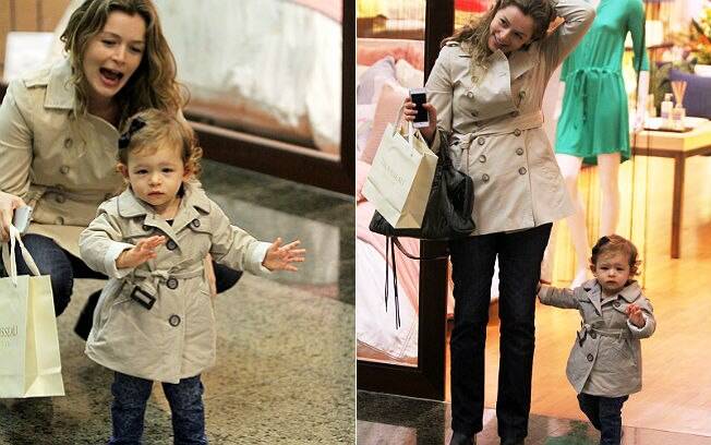 Bianca Castanho e a filha usam o mesmo look em passeio no shopping