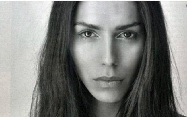 Léa T. é uma transexual brasileira que faz sucesso na indústria da moda