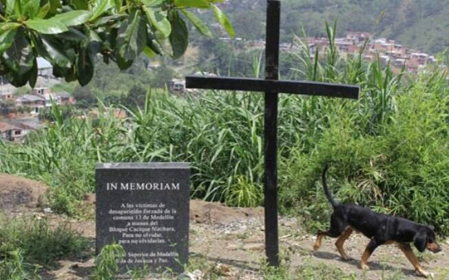 Parentes de desaparecidos reclamam do que vêem como falta de comprometimento do governo com a exumação dos corpos de desaparecidos