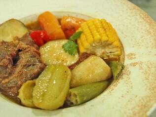 Faça carne de panela com legumes 
