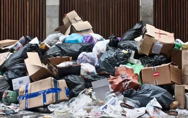 Sacos de lixo costumam ser retirados toda semana, mas também se tornam criadouros caso você se esqueça de retirá-los e deixá-los para serem recolhidos. Foto: iStock