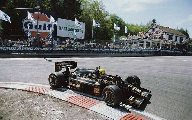 Ayrton Senna na Lotus-Renault 98T, o carro mais bonito já feito, na opinião de Bischof