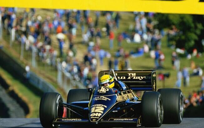 Lotus de Ayrton Senna em 1985, que tinha pintura preta e dourada. Foto: Getty Images