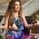 A popstar é espalhafatosa e abusa de joias, roupas brilhantes e coloridas, adereços enormes e outros penduricalhos. Foto: TV Globo/Divulgação/Reprodução/AgNews