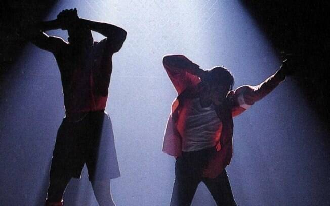 Michael Jackson jogou basquete e ensinou passos de dança ao atleta Michael Jordan no clipe de Michael Jackson jogou basquete e ensinou passos de dança ao atleta Michael Jordan no clipe de