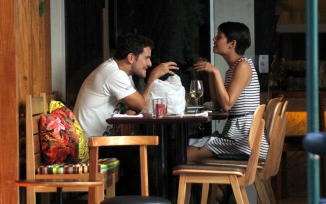 Daniel Oliveira e Sophie Charlotte almoçam no Leblon