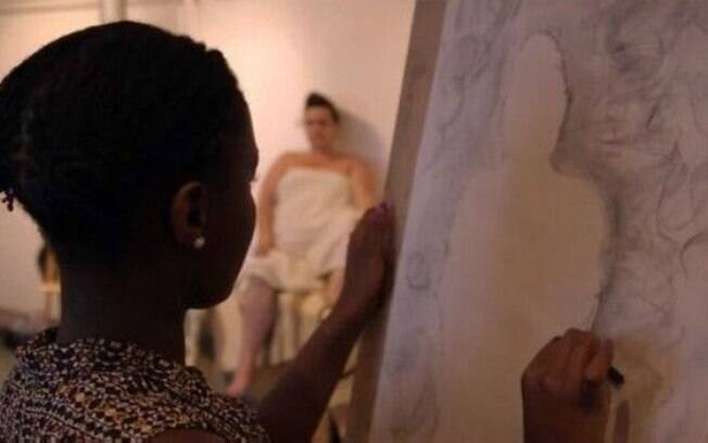 Celena se animou a posar em aula de artes Celena se animou a posar em aula de artes