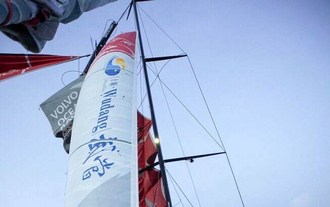 Mastro principal do barco da equipe Dongfeng quebrou na região do Cabo Horn