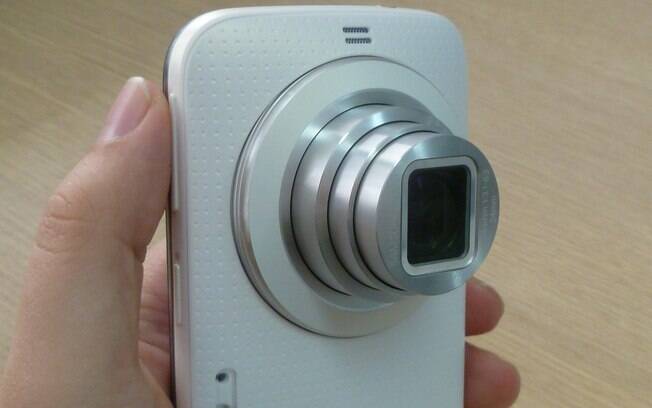 Galaxy K Zoom tem câmera com zoom óptico. Preço médio de R$ 1.800