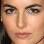 Camilla Belle escolhe o contraste de sombra clara e olhos escuros. Foto: Getty Images