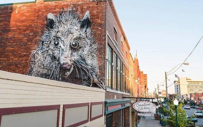 Artur Bordalo cria esculturas de animais a partir de objetos qe viraria lixo