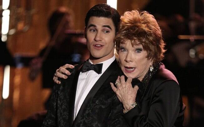 Em Glee, Blaine vira o protegido da socialite interpretada por Shirley MacLaine