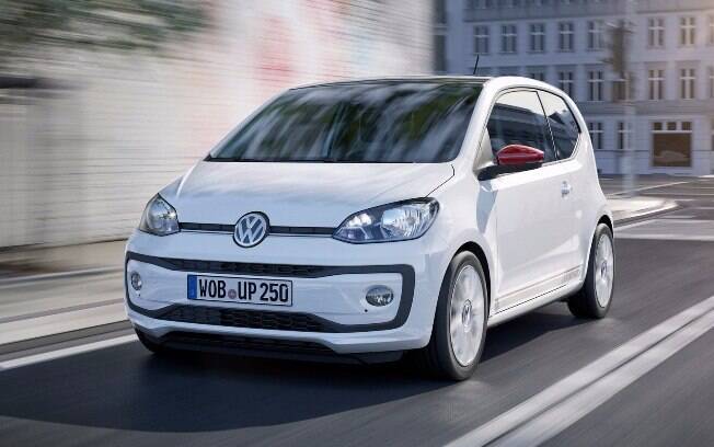 Renovado, o Volkswagen Up! ganha interior mais refinado e nova central multimídia de cinco polegadas.