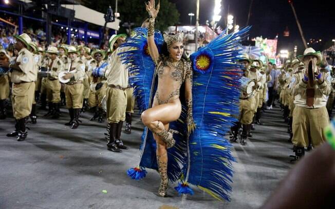 Tapa-sexo de Sabrina Sato fica à mostra após desfile em 2014. Foto: AgNews