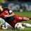 Argentino Pablo Aimar, do Benfica, sofre falta no duelo contra o Celtic. Foto: AFP