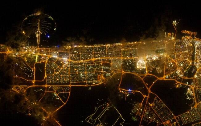 Luzes de Dubai, pelo ponto de vista da Estação Espacial Internacional (ISS)