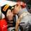 Jenson Button ganhou beijos da namorada Jessica Michibata após vencer prova na Austrália. Foto: Getty Images
