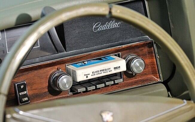 O rádio do seu carro não é tão antigo assim. É bom a música também não ser, diz Michel Saad