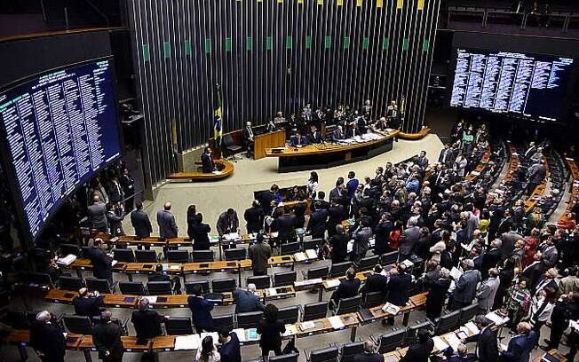 Deputados votam contra a reeleição (27/05/2015)